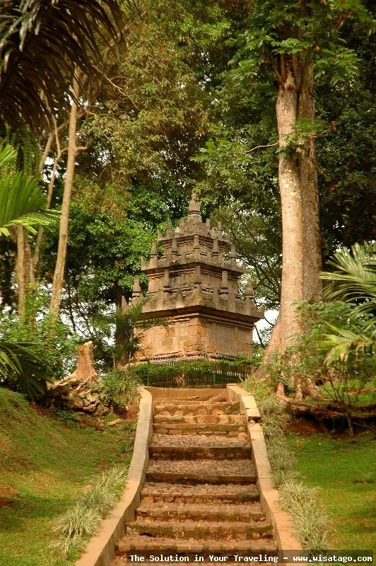 Wisata Candi Cangkuang yang mempesona.