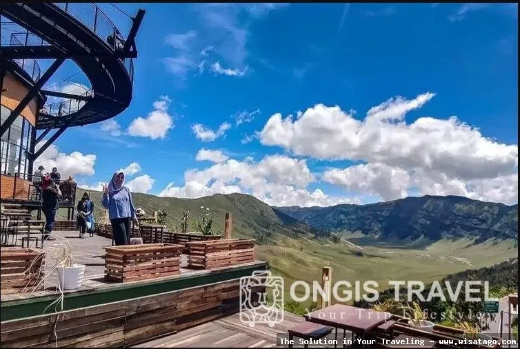 Wisata di Bromo: Pemandangan kawah indah