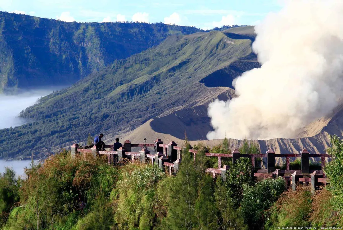 Wisata di Bromo: pemandangan kawah indah