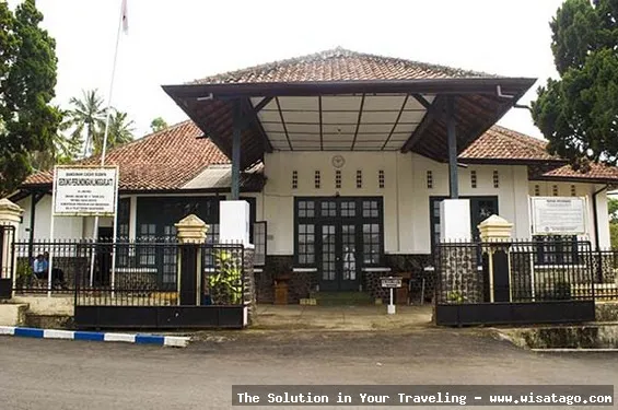 Wisata Gedung Perundingan Linggarjati bersejarah