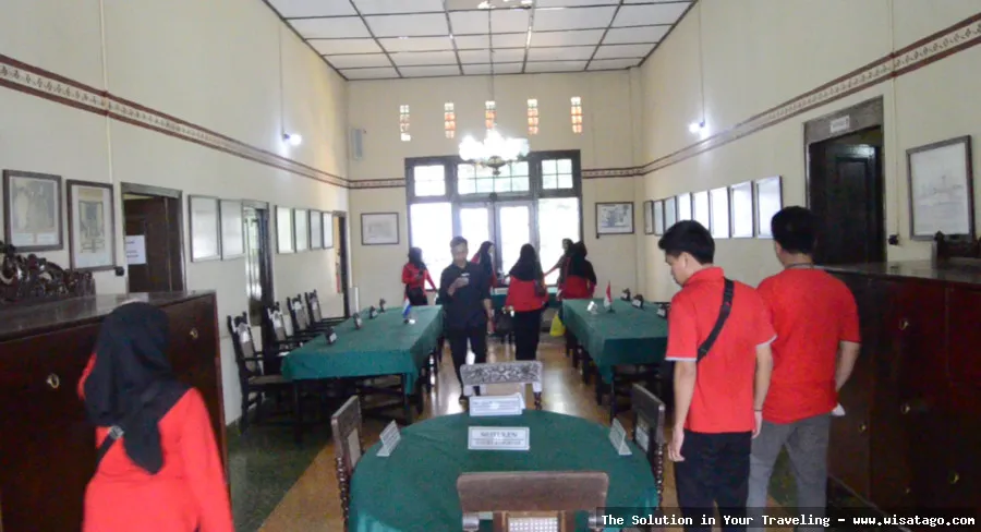 Wisata Gedung Perundingan Linggarjati bersejarah