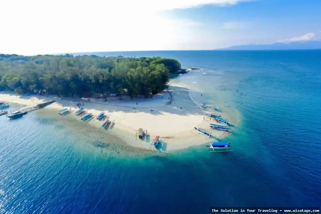 wisata Gili Sudak, pantai eksotis.
