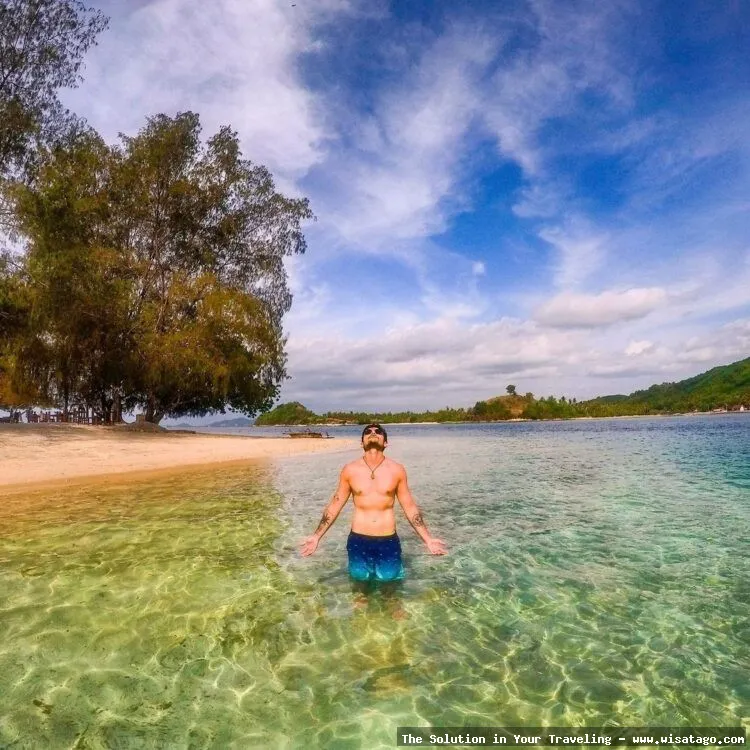 Wisata Gili Sudak, pantai eksotis.