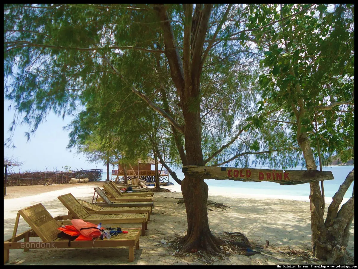Wisata Gili Sudak, pantai yang tenang