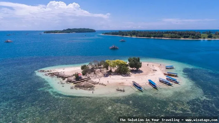 wisata Gili Sudak, pantai eksotis.