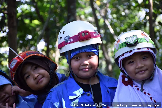 wisata Goa Impol Jemaja yang memukau