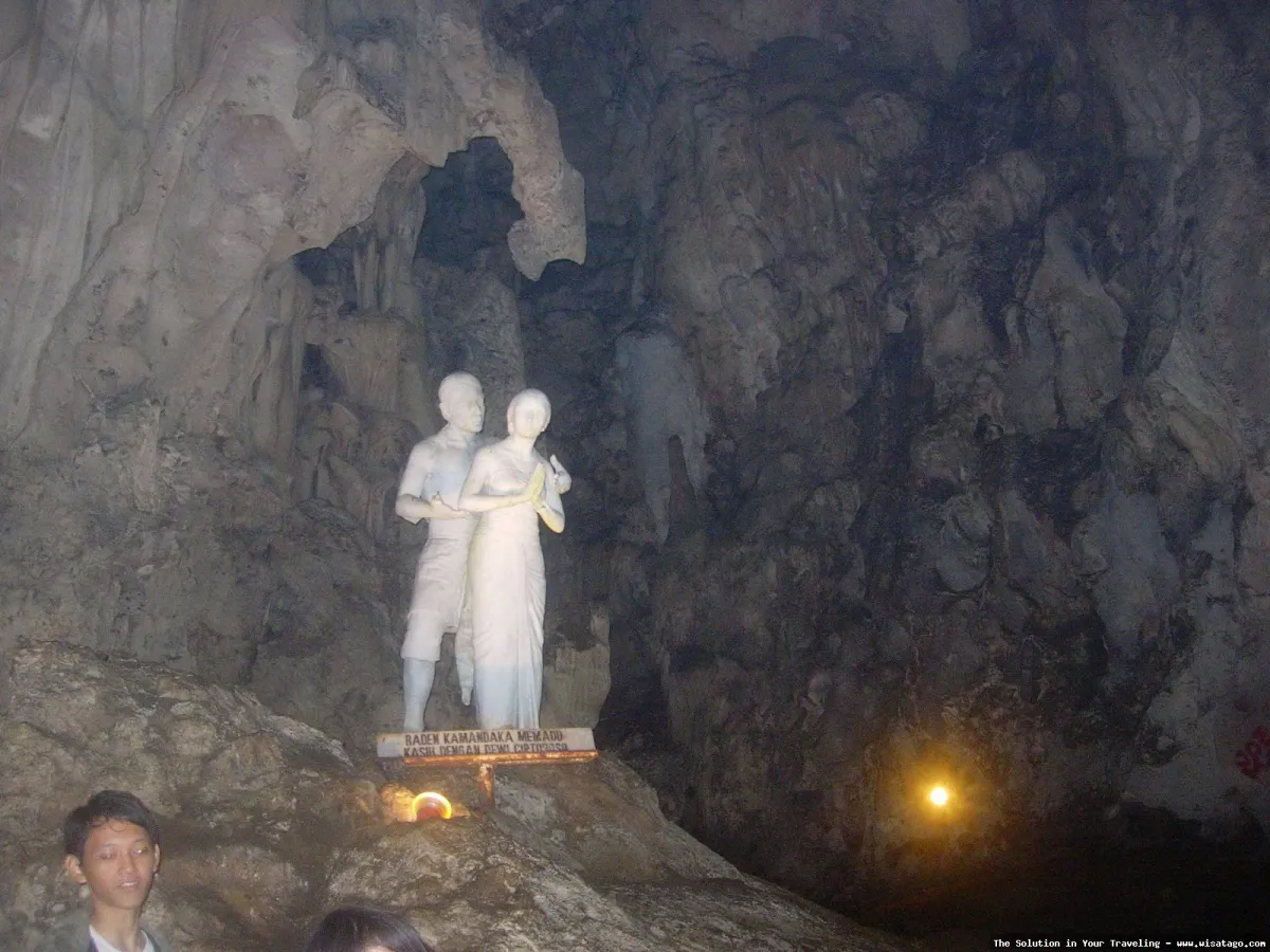 wisata Gua Jatijajar: stalaktit memukau