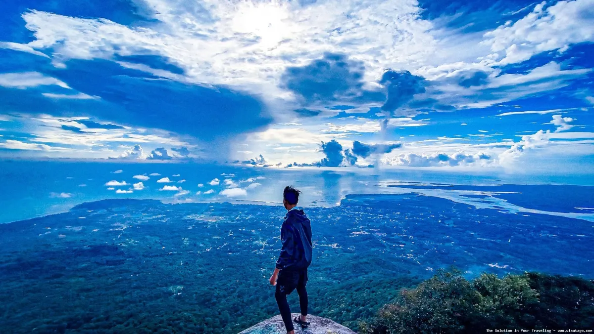 Wisata Gunung Ranai, pemandangan memukau
