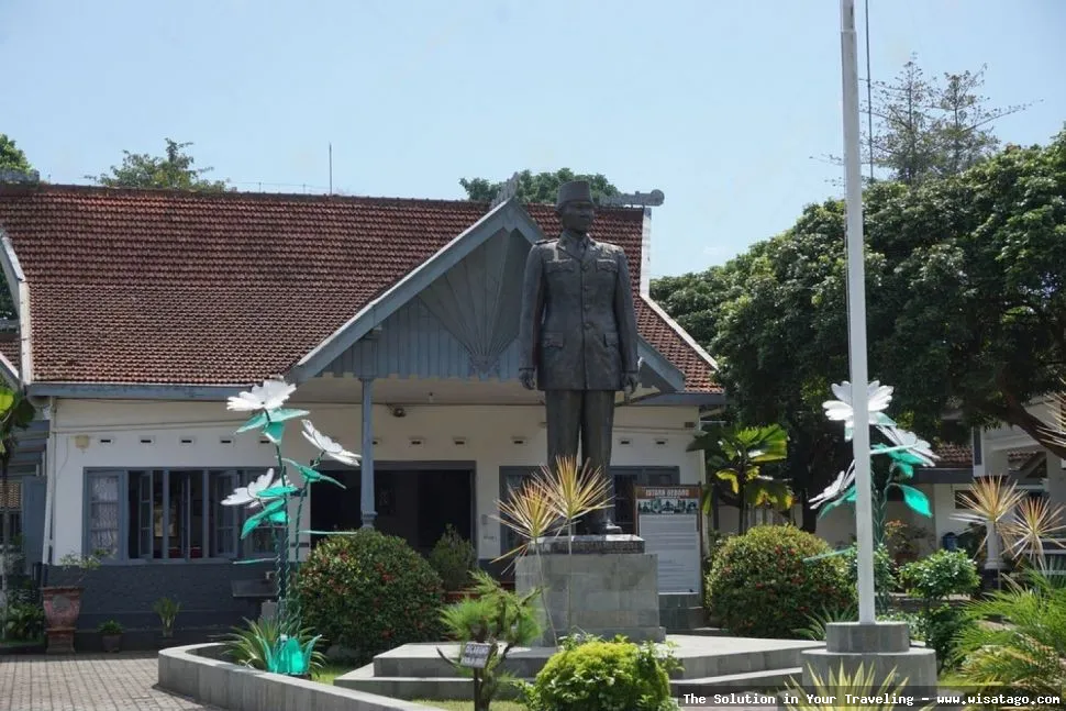 Wisata Istana Gebang: bangunan bersejarah megah