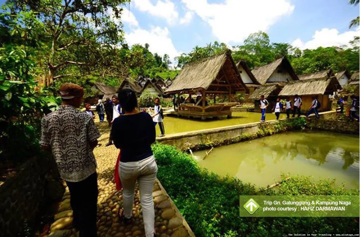 Wisata Kampung Naga: suasana perkampungan adat
