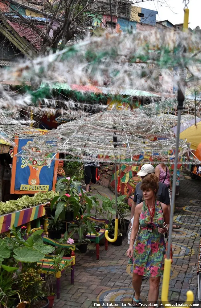 Wisata Kampung Pelangi Waterpark yang seru.