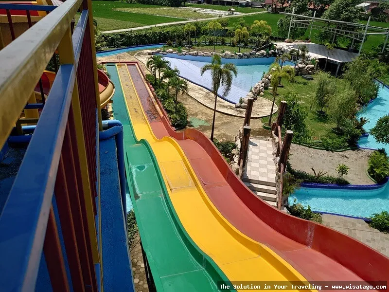 Wisata Kampung Pelangi Waterpark yang ceria