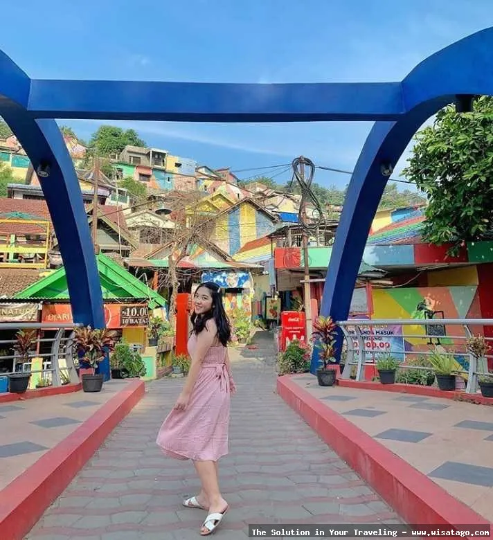 wisata Kampung Pelangi Waterpark ceria.