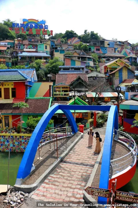 Wisata Kampung Pelangi Waterpark yang seru.