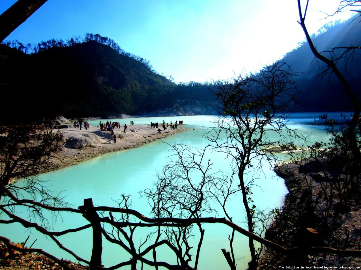 Wisata Kawah Putih Ciwidey yang memukau