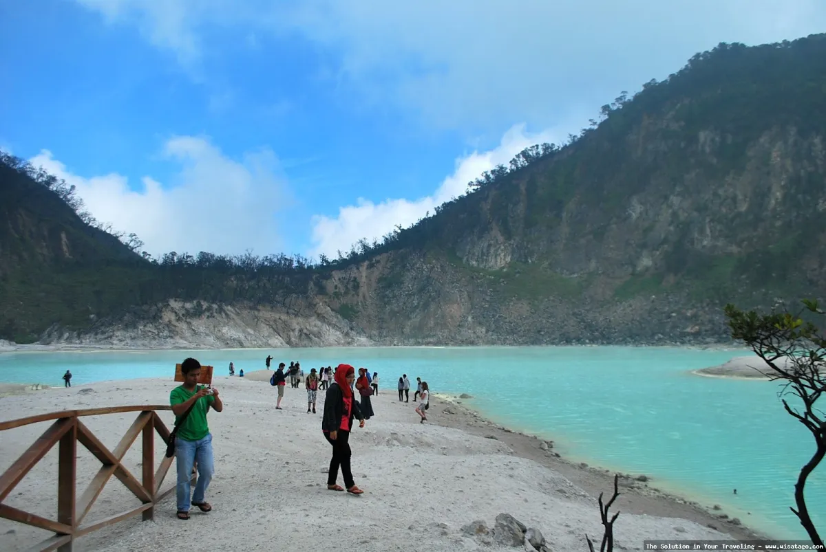 Wisata Kawah Putih Ciwidey yang memukau