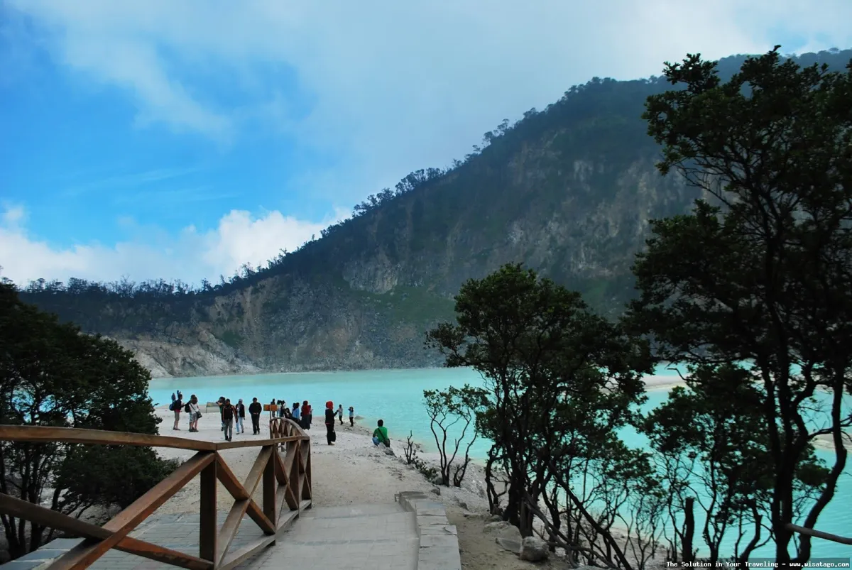Wisata Kawah Putih Ciwidey yang memukau