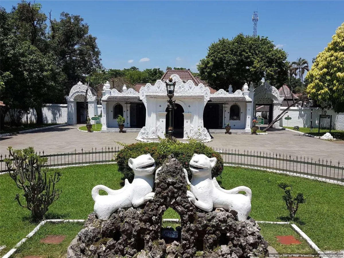 wisata Keraton Kasepuhan Cirebon yang megah