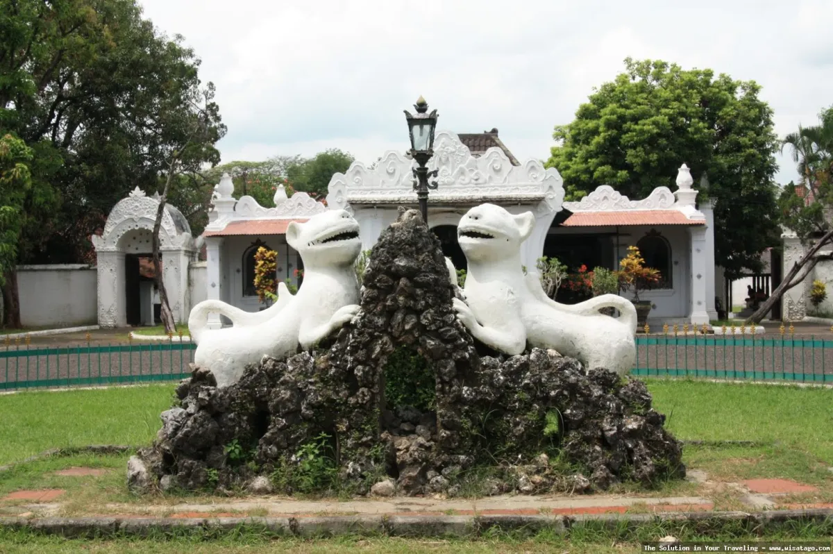 wisata Keraton Kasepuhan Cirebon yang megah