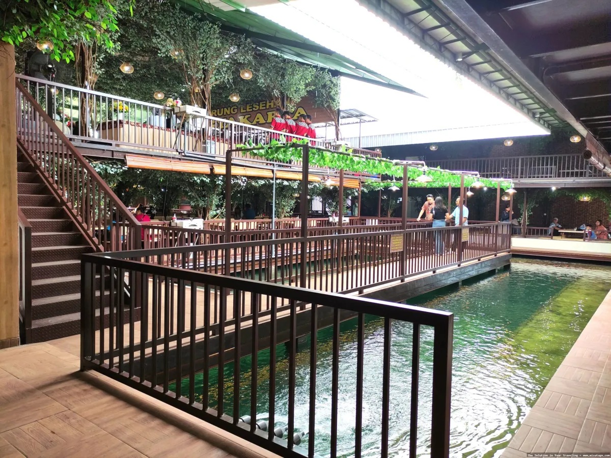 wisata Lesehan Pak Uwo yang asri