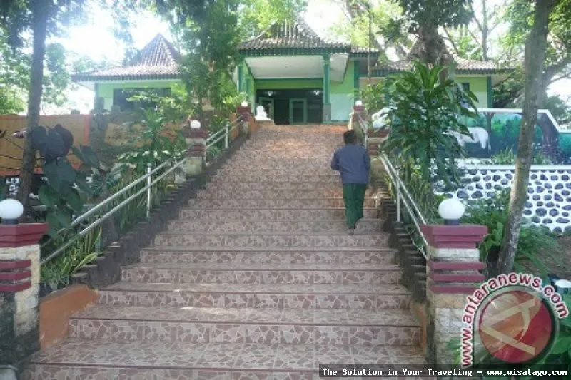 wisata Makam Ki Ronggo yang sakral