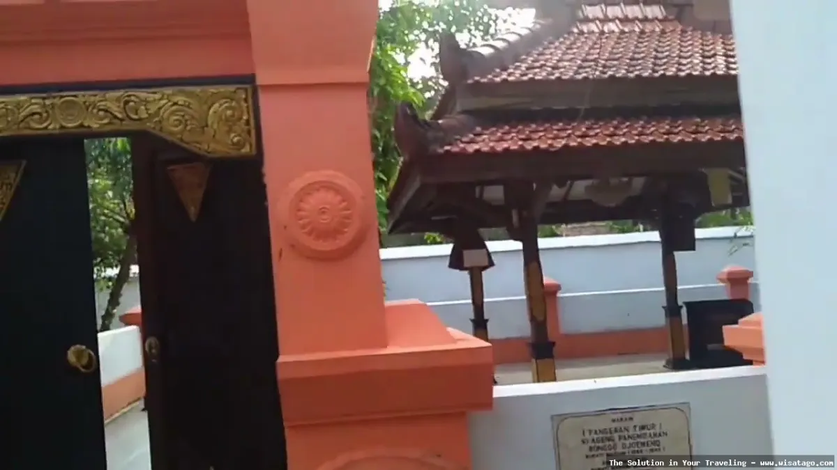 wisata Makam Ki Ronggo yang sakral