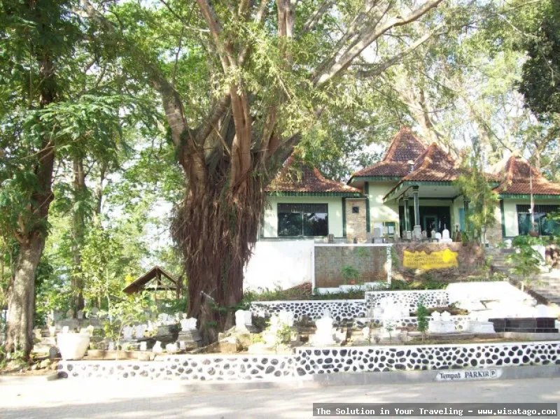 wisata Makam Ki Ronggo yang sakral
