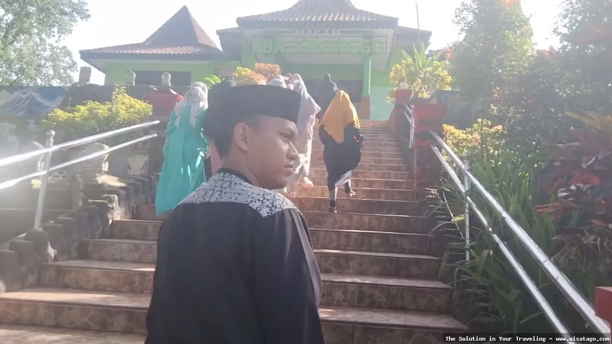 Wisata Makam Ki Ronggo yang sakral