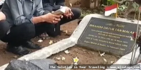 wisata Makam Merah, ziarah religi