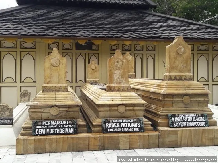 wisata Makam Merah, ziarah religi