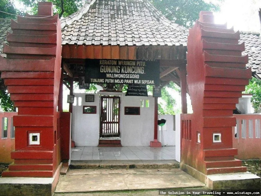 wisata Makam Merah, ziarah budaya