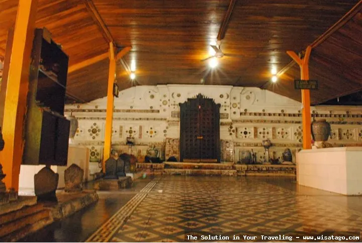 wisata Makam Merah, ziarah religi