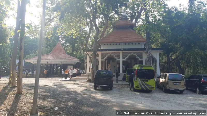wisata Makam Sunan Geseng yang sakral