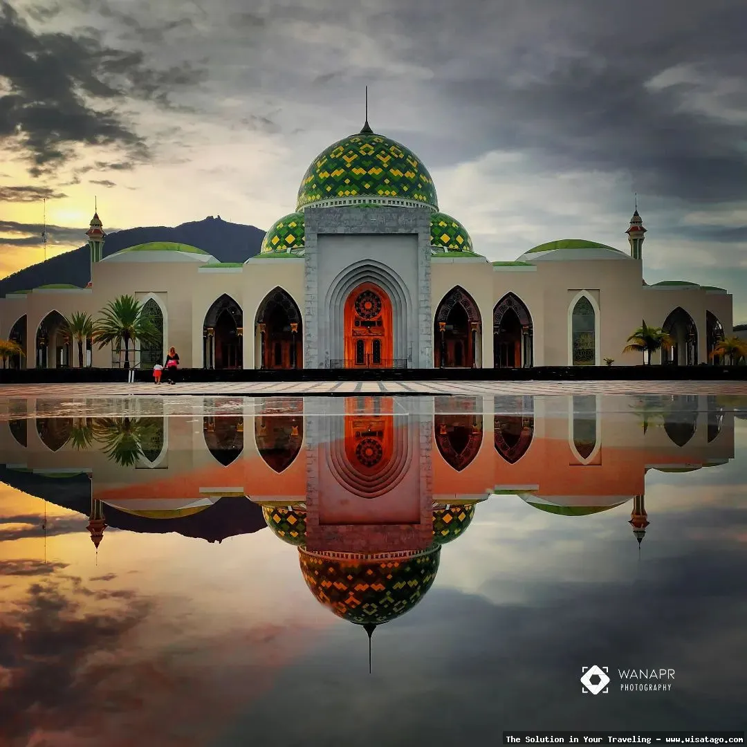 Wisata Masjid Agung Natuna yang megah
