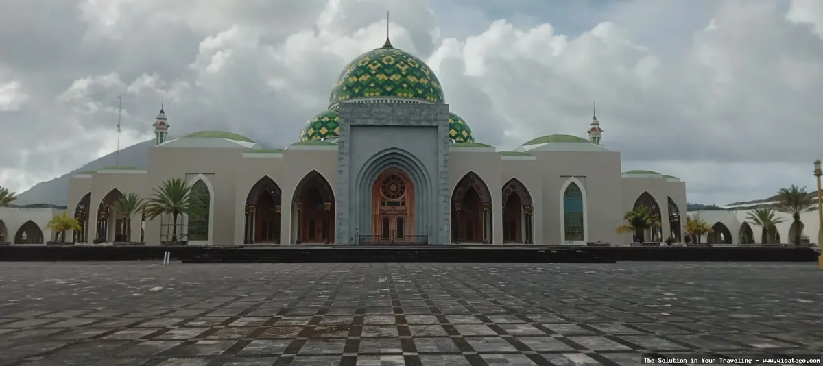 wisata Masjid Agung Natuna yang megah