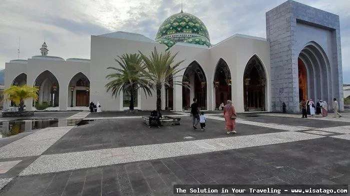 Wisata Masjid Agung Natuna yang megah