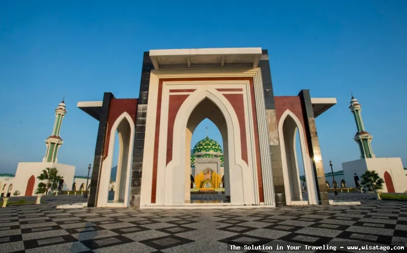 Wisata Masjid Agung Natuna yang megah