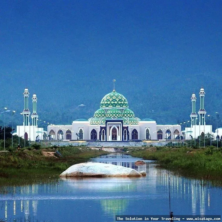Wisata Masjid Agung Natuna yang megah