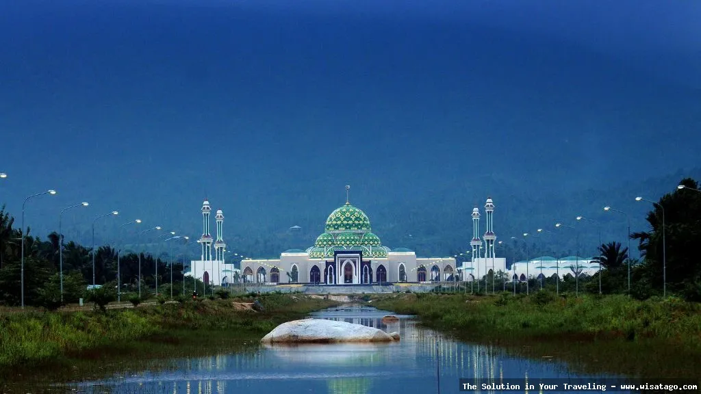wisata Masjid Agung Natuna nan megah