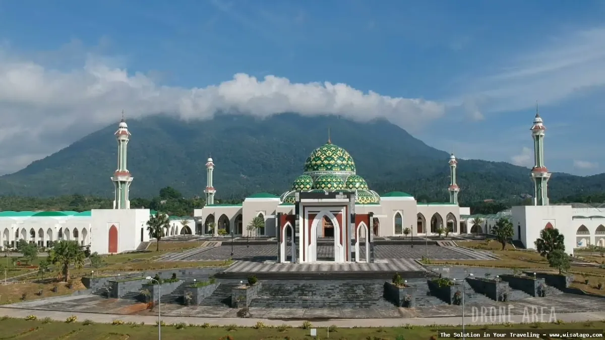 wisata Masjid Agung Natuna yang megah