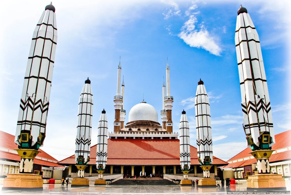 Wisata Masjid Agung Natuna yang megah