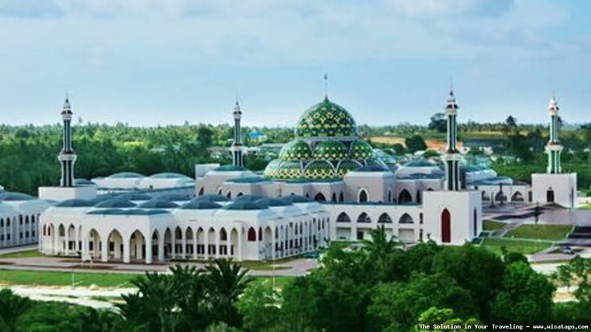 Wisata Masjid Agung Natuna yang megah