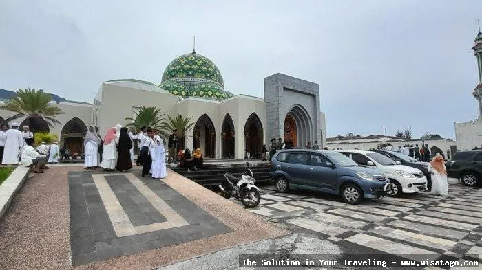 Wisata Masjid Agung Natuna yang megah