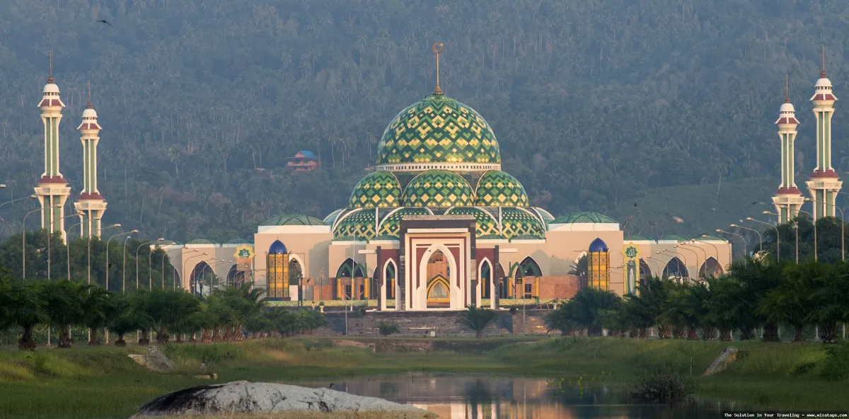 wisata Masjid Agung Natuna yang megah