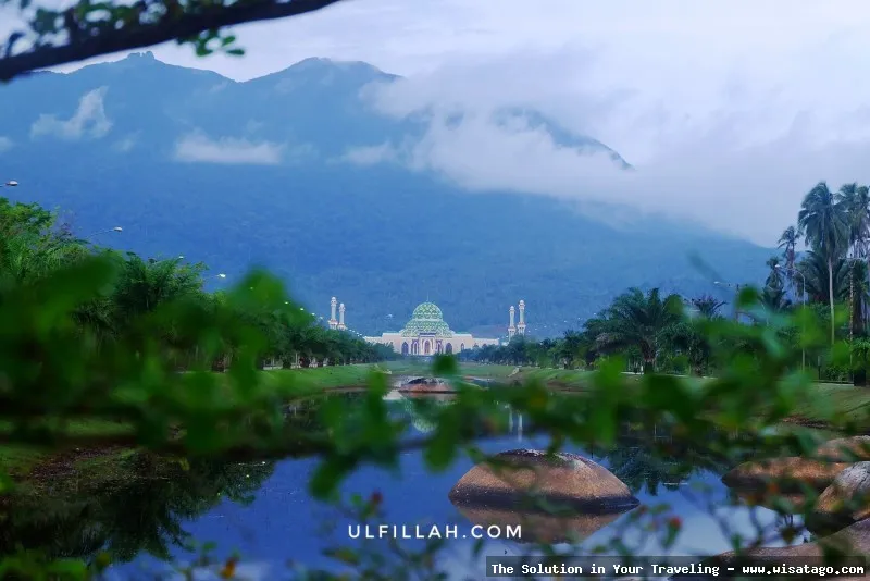 Wisata Masjid Agung Natuna yang megah