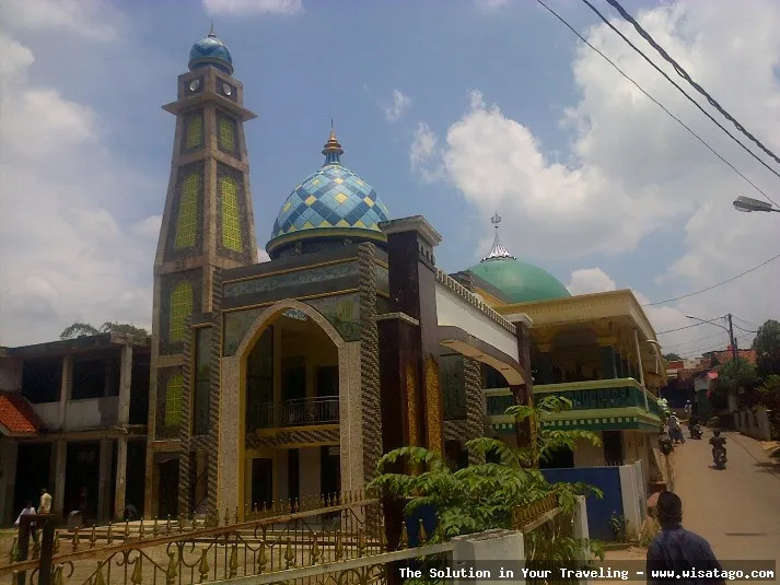 Wisata Masjid Jami Baiturrahim yang menawan