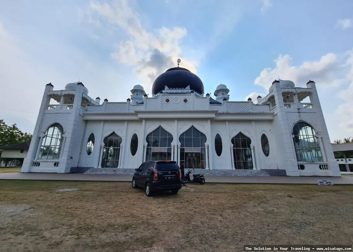 Wisata Masjid Jami Baiturrahim yang menawan