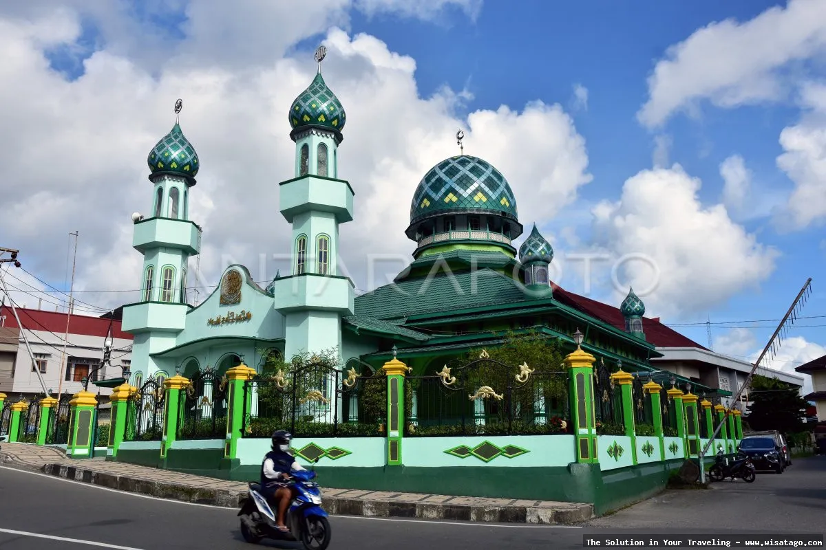 wisata Masjid Jami Baiturrahim bersejarah