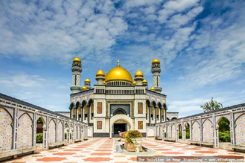 Wisata Masjid Jami Baiturrahim yang megah