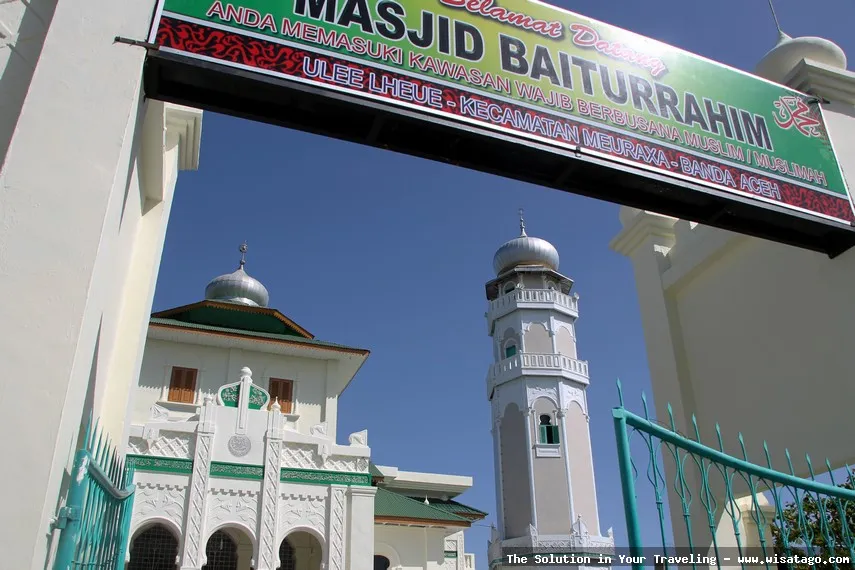 Wisata Masjid Jami Baiturrahim yang khidmat